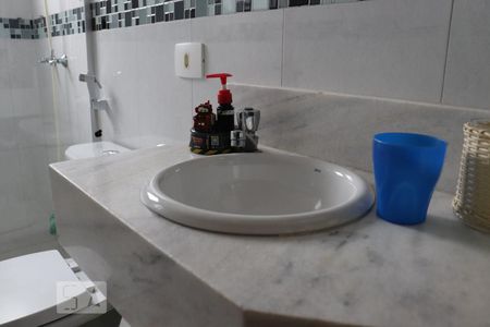 Casa à venda com 196m², 3 quartos e 6 vagasBanheiro da Suíte 2