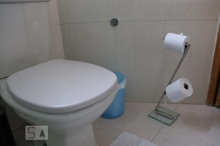 Casa à venda com 196m², 3 quartos e 6 vagasBanheiro da Suíte 1