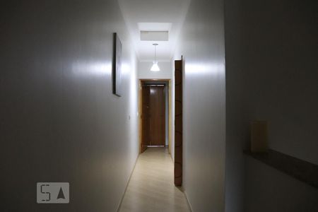 Casa à venda com 196m², 3 quartos e 6 vagasCorredor