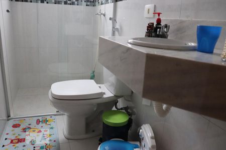 Casa à venda com 196m², 3 quartos e 6 vagasBanheiro da Suíte 2