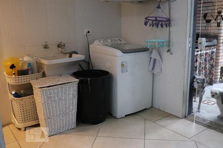 Casa à venda com 196m², 3 quartos e 6 vagasÁrea de Serviço