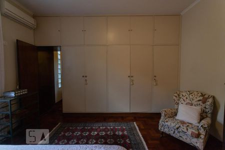 Casa à venda com 337m², 5 quartos e 3 vagasQuarto 3 - Suíte