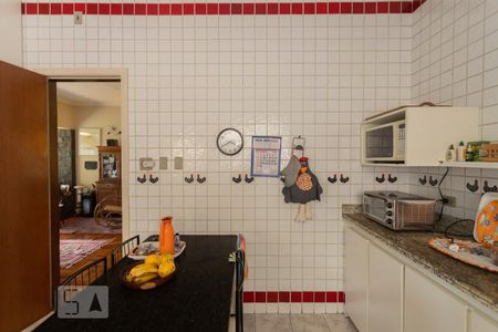 Casa à venda com 337m², 5 quartos e 3 vagasCozinha