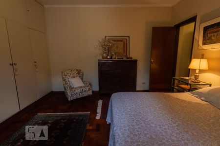 Casa à venda com 337m², 5 quartos e 3 vagasQuarto 3 - Suíte