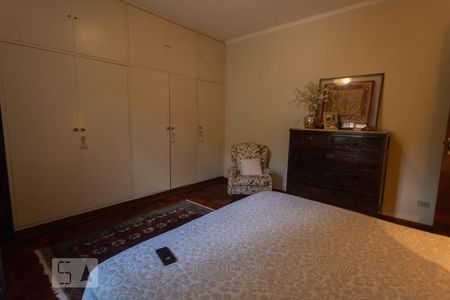 Casa à venda com 337m², 5 quartos e 3 vagasQuarto 3 - Suíte