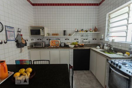 Casa à venda com 337m², 5 quartos e 3 vagasCozinha