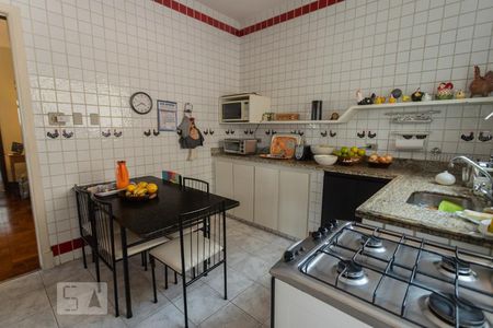 Casa à venda com 337m², 5 quartos e 3 vagasCozinha