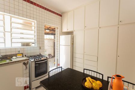 Casa à venda com 337m², 5 quartos e 3 vagasCozinha