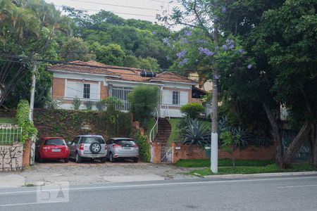 Casa à venda com 337m², 5 quartos e 3 vagasFachada