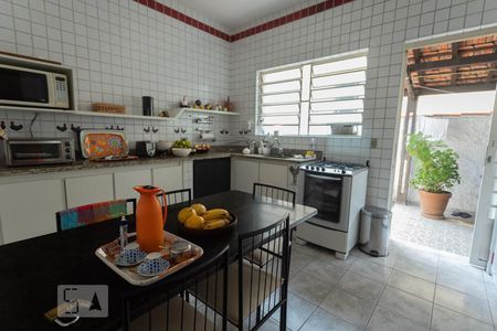 Casa à venda com 337m², 5 quartos e 3 vagasCozinha
