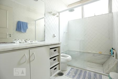 Apartamento à venda com 240m², 3 quartos e 2 vagasBanheiro 2