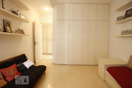 Apartamento à venda com 240m², 3 quartos e 2 vagasQuarto 3