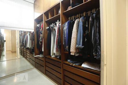 Apartamento à venda com 240m², 3 quartos e 2 vagasQuarto 1- Suíte- Closet
