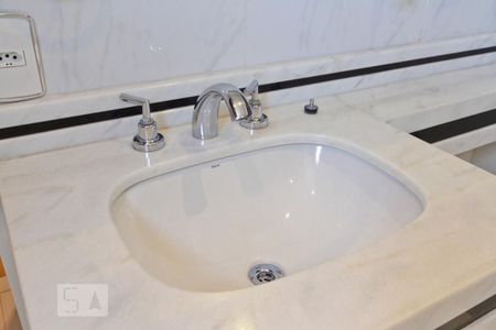 Apartamento à venda com 83m², 3 quartos e 2 vagas Apartamento à venda com 83m², 3 quartos e 2 vagasBanheiro da Suíte