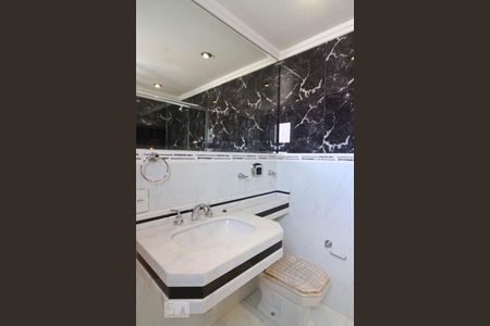 Apartamento à venda com 83m², 3 quartos e 2 vagas Apartamento à venda com 83m², 3 quartos e 2 vagasBanheiro da Suíte