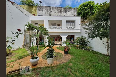 Casa à venda com 600m², 4 quartos e 11 vagas Casa à venda com 600m², 4 quartos e 11 vagasQuintal/edícula