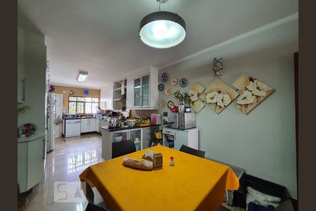 Casa à venda com 600m², 4 quartos e 11 vagas Casa à venda com 600m², 4 quartos e 11 vagasCozinha