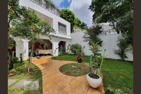 Casa à venda com 600m², 4 quartos e 11 vagas Casa à venda com 600m², 4 quartos e 11 vagasQuintal/edícula