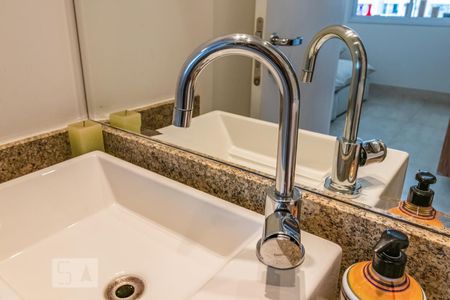 Detalhe do Lavabo de apartamento para alugar com 2 quartos, 110m² em Alphaville, Santana de Parnaíba