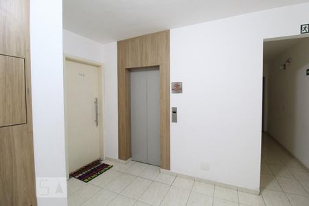 Apartamento à venda com 48m², 2 quartos e 1 vagaHall do andar