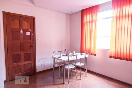 Sala de apartamento à venda com 2 quartos, 90m² em Padre Eustáquio, Belo Horizonte