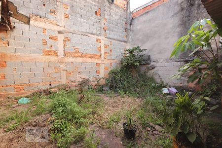Casa à venda com 130m², 4 quartos e 1 vaga Casa à venda com 130m², 4 quartos e 1 vagaQuintal