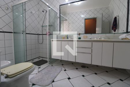 Casa para alugar com 530m², 3 quartos e 13 vagasBanheiro da suíte