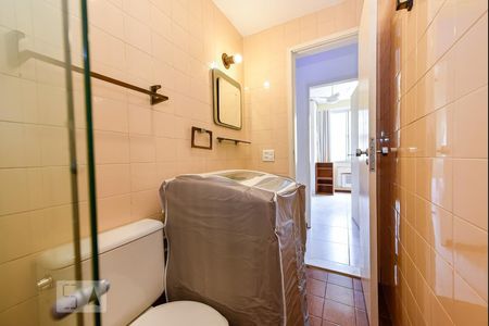 Apartamento à venda com 79m², 2 quartos e 1 vaga Apartamento à venda com 79m², 2 quartos e 1 vagaBanheiro Social