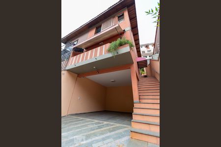 Casa à venda com 160m², 3 quartos e 2 vagas Casa à venda com 160m², 3 quartos e 2 vagasFachada