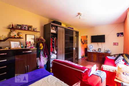 Casa à venda com 120m², 5 quartos e 2 vagasQuarto (casa 1)