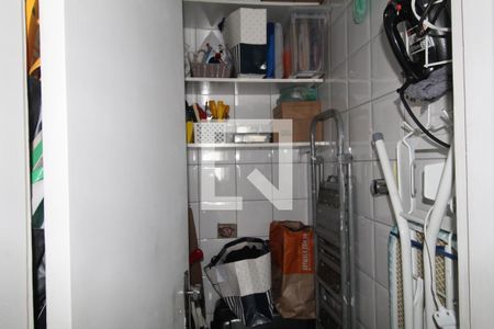Apartamento à venda com 125m², 3 quartos e 1 vagaBanheiro convertido em despensa. Pode voltar a ser banheiro.