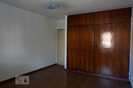 Casa à venda com 300m², 5 quartos e 4 vagas Casa à venda com 300m², 5 quartos e 4 vagasQuarto 2