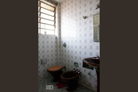 Casa à venda com 300m², 5 quartos e 4 vagas Casa à venda com 300m², 5 quartos e 4 vagasBanheiro 1