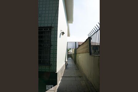 Casa à venda com 300m², 5 quartos e 4 vagas Casa à venda com 300m², 5 quartos e 4 vagasCorredor lateral