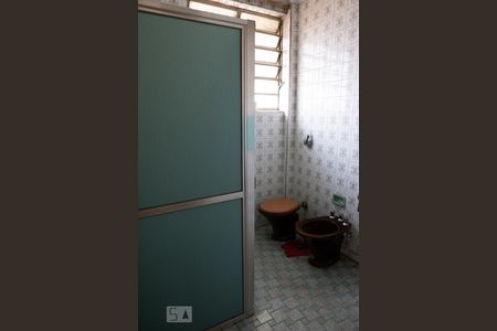 Casa à venda com 300m², 5 quartos e 4 vagas Casa à venda com 300m², 5 quartos e 4 vagasBanheiro 1