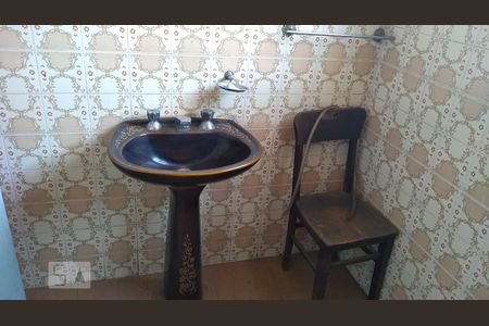 Casa à venda com 230m², 2 quartos e 3 vagasBanheiro - Torneira