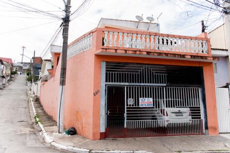 Casa à venda com 125m², 5 quartos e 3 vagas Casa à venda com 125m², 5 quartos e 3 vagasFachada