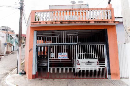 Casa à venda com 125m², 5 quartos e 3 vagas Casa à venda com 125m², 5 quartos e 3 vagasFachada