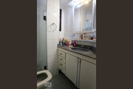 Apartamento à venda com 115m², 3 quartos e 2 vagasBanheiro do Corredor