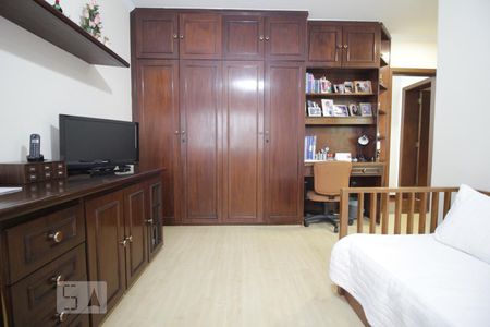 Apartamento à venda com 290m², 4 quartos e 5 vagasSuíte 3