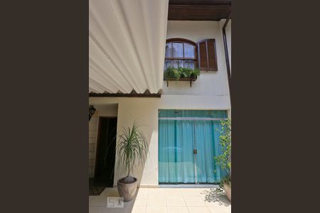 Casa à venda com 180m², 3 quartos e 2 vagasFachada