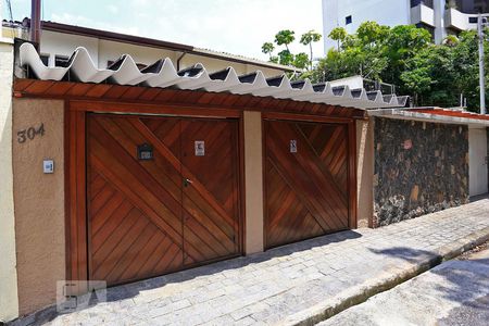 Casa à venda com 180m², 3 quartos e 2 vagasFachada