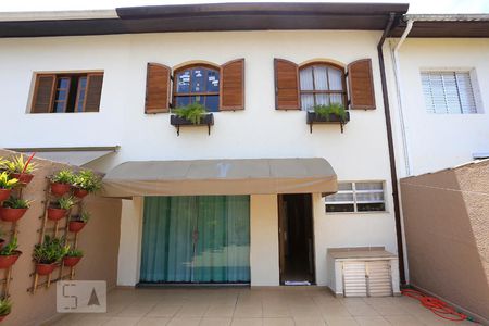 Casa à venda com 180m², 3 quartos e 2 vagasQuintal