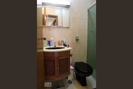 Casa à venda com 180m², 3 quartos e 2 vagasBanheiro do Corredor