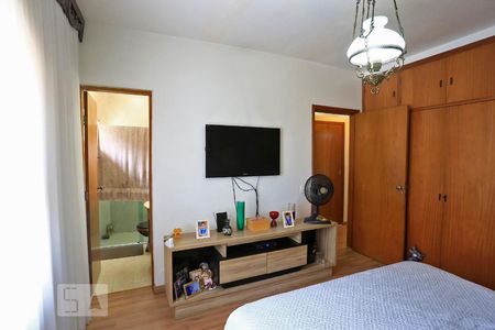 Casa à venda com 180m², 3 quartos e 2 vagasSuíte