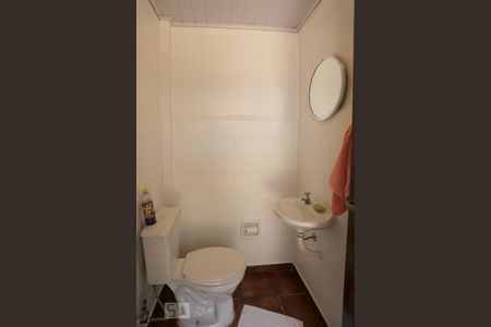 Casa à venda com 180m², 3 quartos e 2 vagasBanheiro de Serviço