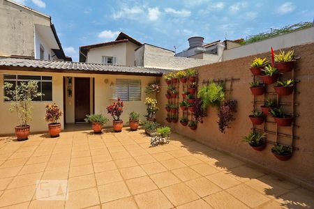 Casa à venda com 180m², 3 quartos e 2 vagasQuintal