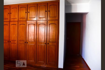 Casa à venda com 235m², 3 quartos e 2 vagas Casa à venda com 235m², 3 quartos e 2 vagasQuarto 1 Guarda roupa casal e Entrada