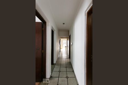 Casa à venda com 250m², 3 quartos e 8 vagasCorredor