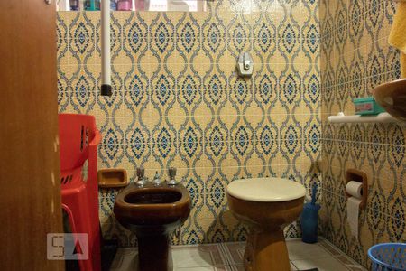 Casa à venda com 175m², 6 quartos e 5 vagas Casa à venda com 175m², 6 quartos e 5 vagasBanheiro 2